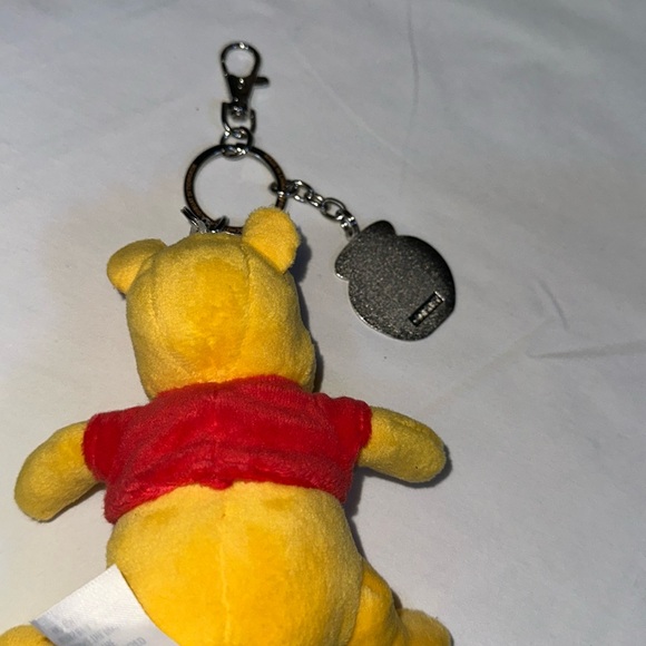 AUTHENTIC DISNEY Merchandise WINNIE The POOH Plush Bag Charm/Keyring NWOT - Picture 8 of 14